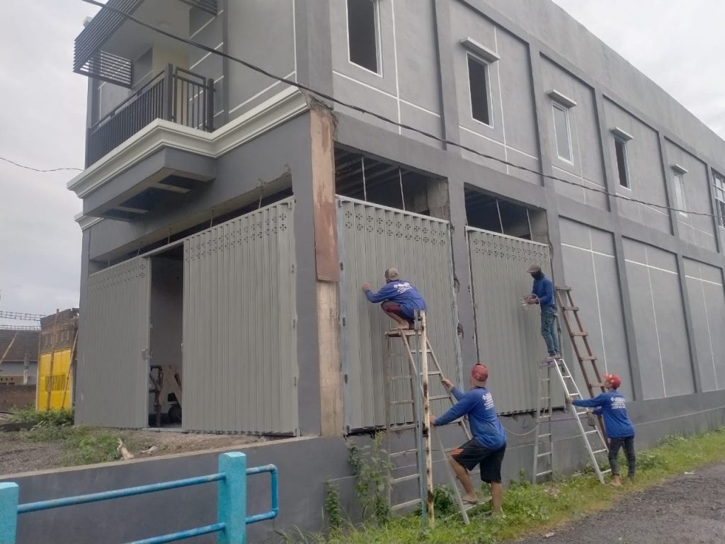 Produksi pembuatan pintu harmonika dan kontruksi baja, telah berpengalaman menangani proyek rumah, gedung pemerintahan, gedung perkantoran, supermaket dan lain – lain, siap melayani pesanan seluruh Indonesia.