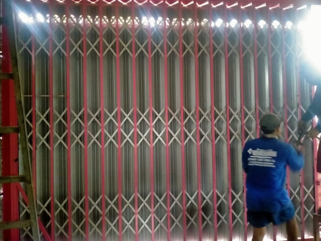 Produksi pembuatan pintu harmonika dan kontruksi baja, telah berpengalaman menangani proyek rumah, gedung pemerintahan, gedung perkantoran, supermaket dan lain – lain, siap melayani pesanan seluruh Indonesia.
