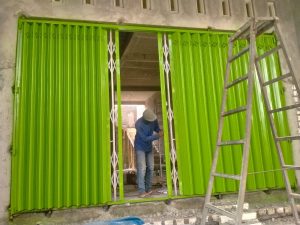 PINTU HARMONIKA JOMBANG,PINTU HARMONIKA SURABAYA,PINTU HARMONIKA MOJOAGUNG,PINTU HARMONIKA TUBAN,HARGA PINTU HARMONIKA,BENGKEL LAS PINTU HARMONIKA,PINTU HARMONIKA TERDEKAT,PEMBUATAN PINTU HARMONIKA,PINTU HARMONIKA,JASA PEMBUATAN PINTU HARMONIKA TERDEKAT